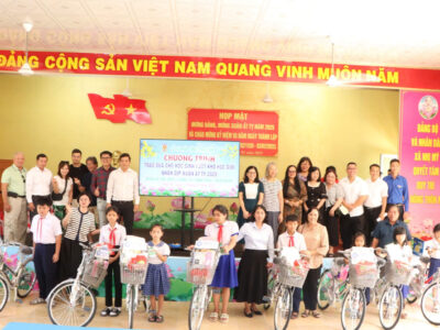 TRAO-QUA-TET-CHO-HOC-SINH-75-TRIEU-DONG-IELTSHCM-CHUYEN-IELTS-CAP-TOC-4 (1)